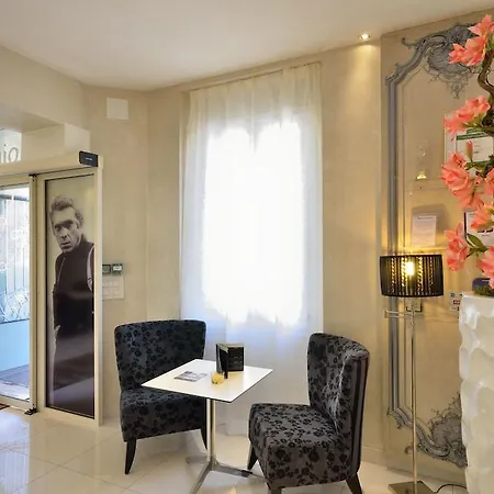 Hotel Renoir Cannes