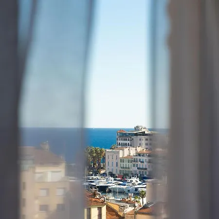 Renoir Hotel