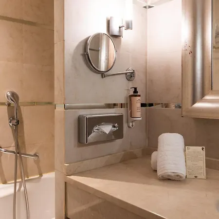 Hotel Renoir 4*