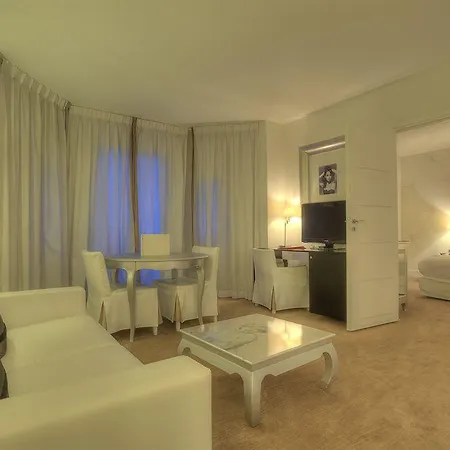 Renoir Hotel 4*