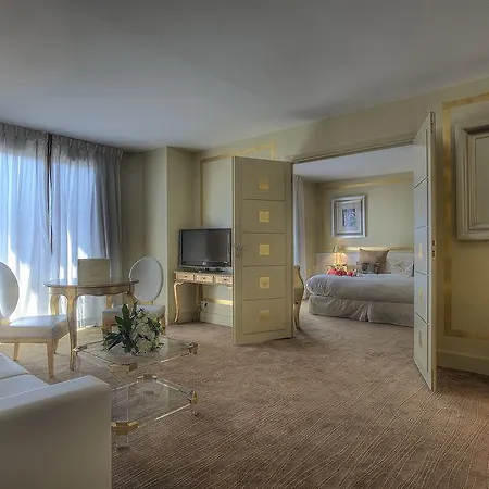Renoir Hotel